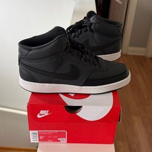 Brand new”NIKE”(Court Vision Mid NN)men’s sneakers.Size-8,5,color-black/white.🖤🤍